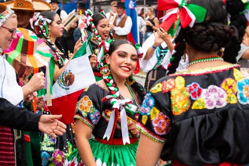 Mezinárodní folklorní festival za&nbsp;oponou a&nbsp;v ulicích 1